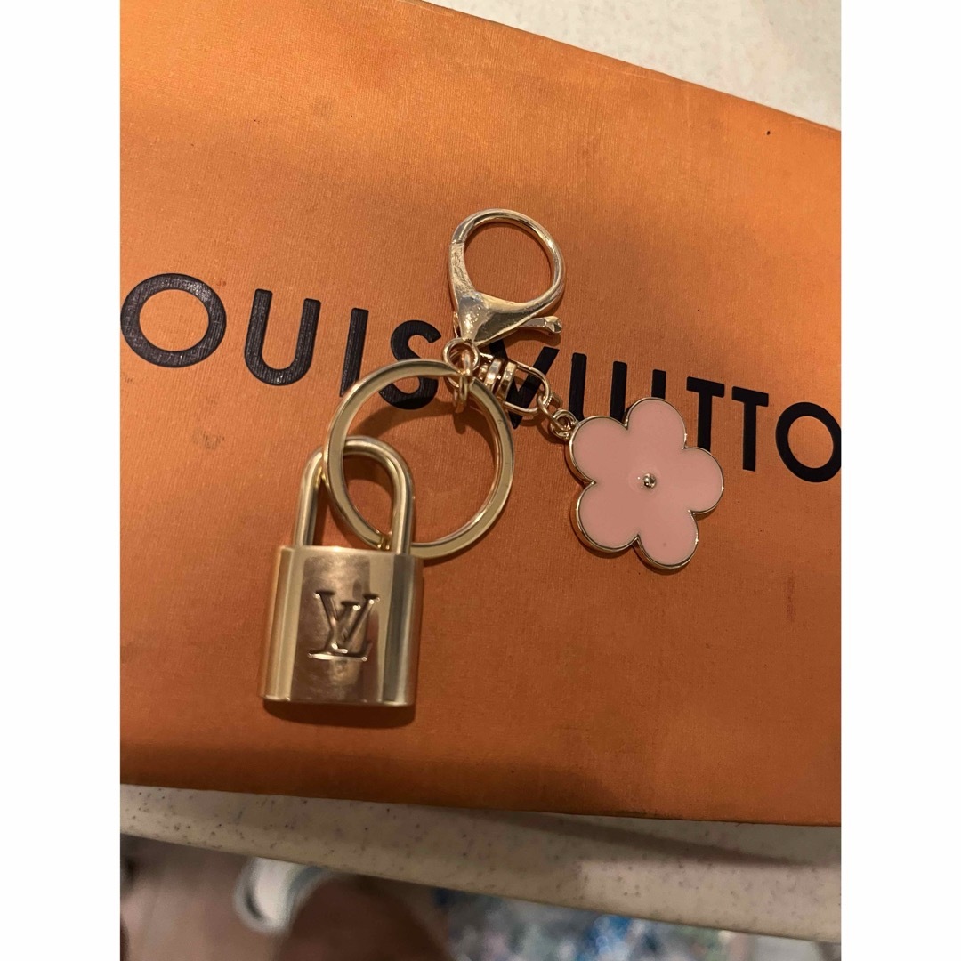 LOUIS VUITTON(ルイヴィトン)のルイヴィトン　カデナ　パドロック　キーホルダー　南京錠　キーホルダー部分新品 レディースのファッション小物(キーホルダー)の商品写真