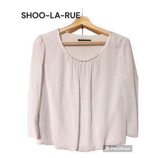 シューラルー(SHOO・LA・RUE)のSHOO-LA-RUE パール付きブラウス　Mサイズ(シャツ/ブラウス(長袖/七分))