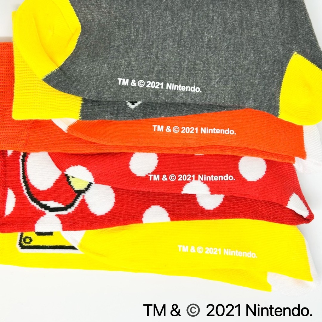 任天堂(ニンテンドウ)の4デザイン スーパーマリオ　男女兼用靴下　ソックス4足　セット　24-28cm メンズのレッグウェア(ソックス)の商品写真