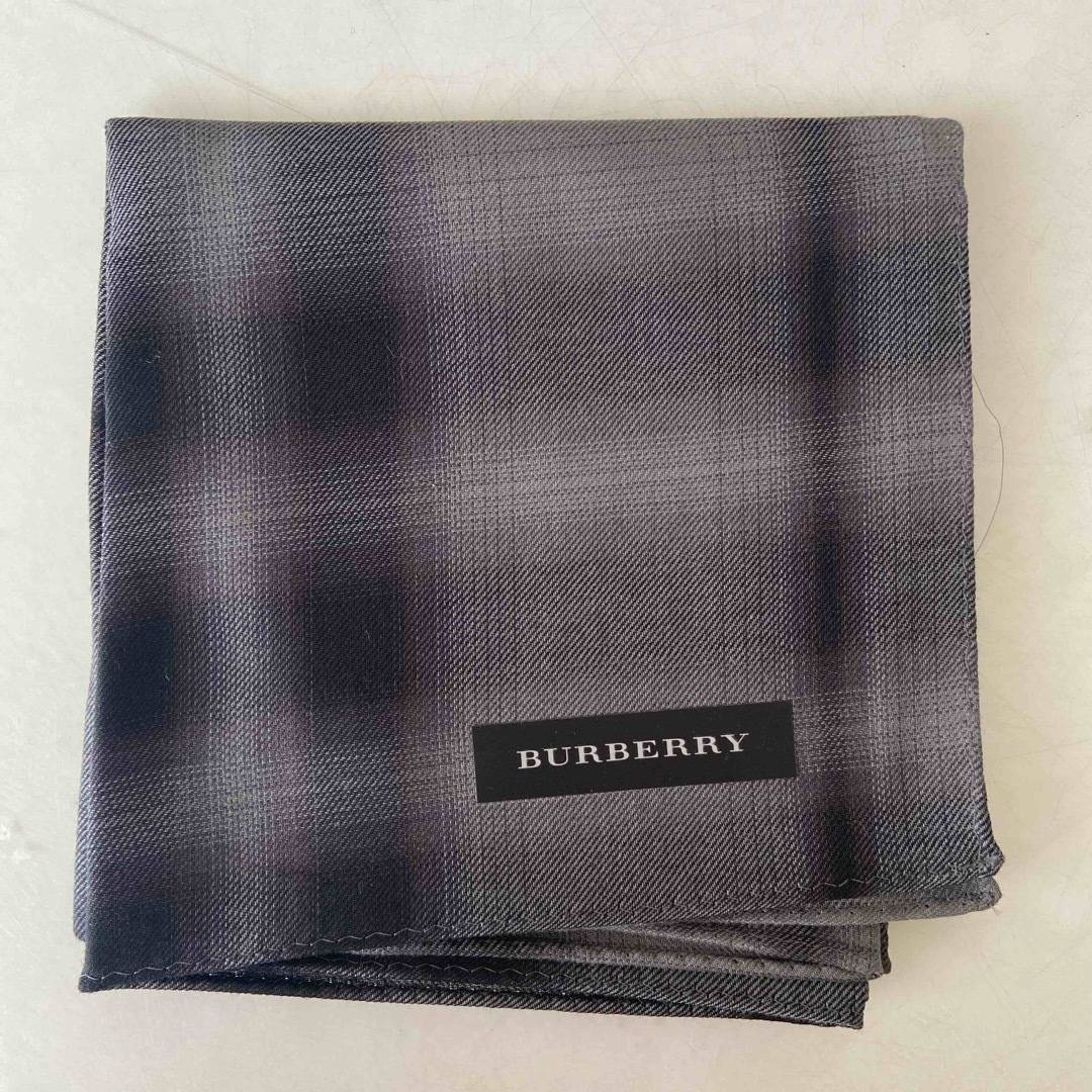 BURBERRY(バーバリー)の紳士用ハンカチ レディースのファッション小物(ハンカチ)の商品写真