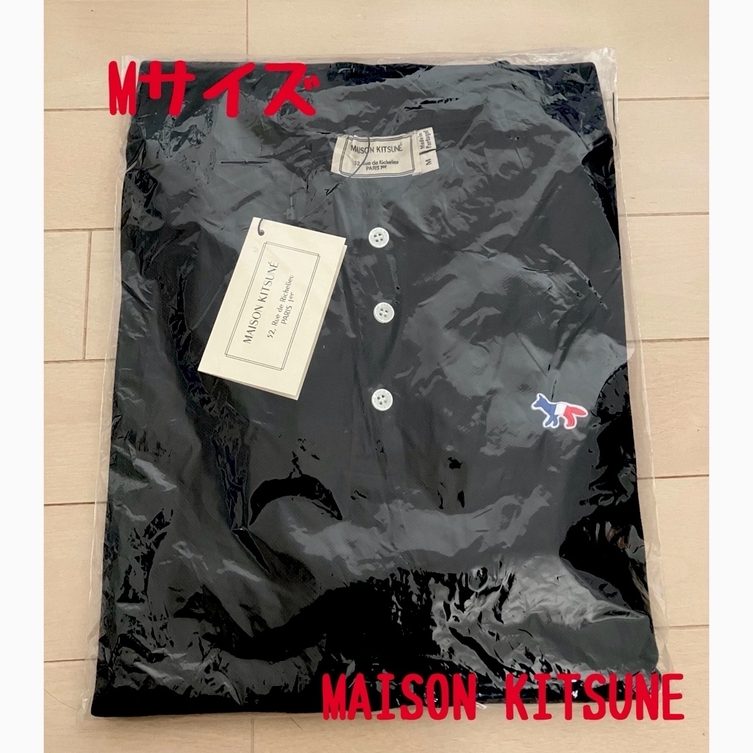 MAISON KITSUNE'(メゾンキツネ)の新品　メゾンキツネ  ポロシャツ　M   ブラック　トリコロール　黒　フォックス メンズのトップス(ポロシャツ)の商品写真