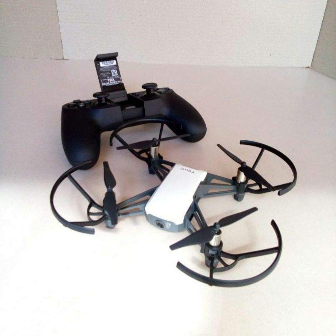 ドローン DJI Tello &コントローラー + ケース付 エンタメ/ホビーのおもちゃ/ぬいぐるみ(ホビーラジコン)の商品写真