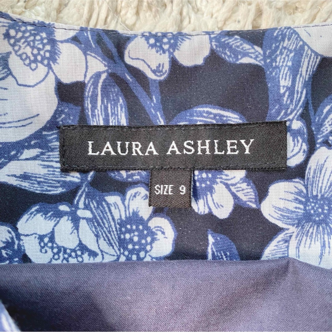 LAURA ASHLEY(ローラアシュレイ)の【美シルエット♡】ローラアシュレイ フラワー フレア ノースリーブ ワンピース レディースのワンピース(ひざ丈ワンピース)の商品写真