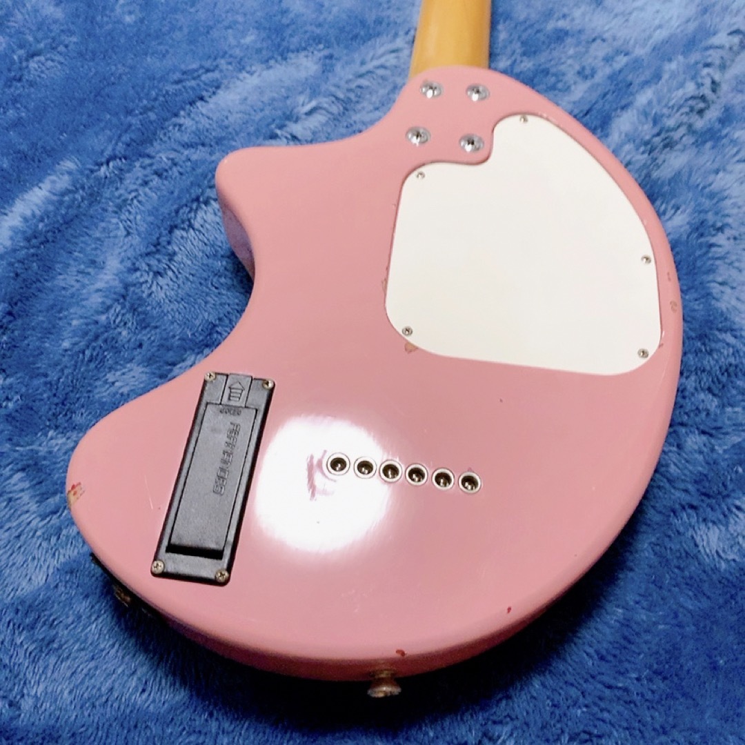 Fernandes(フェルナンデス)のFERNANDES ZO-3 アンプ内蔵　ピンク 楽器のギター(エレキギター)の商品写真