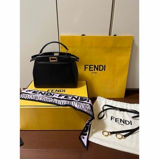 フェンディ(FENDI)のFENDI ミニピーカーブー　ラッピー付き　美品　(ハンドバッグ)