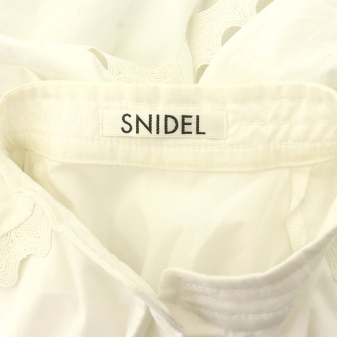 SNIDEL(スナイデル)のスナイデル 22SS スカラケープフリルブラウス シャツ 長袖 バンドカラー レディースのトップス(シャツ/ブラウス(長袖/七分))の商品写真