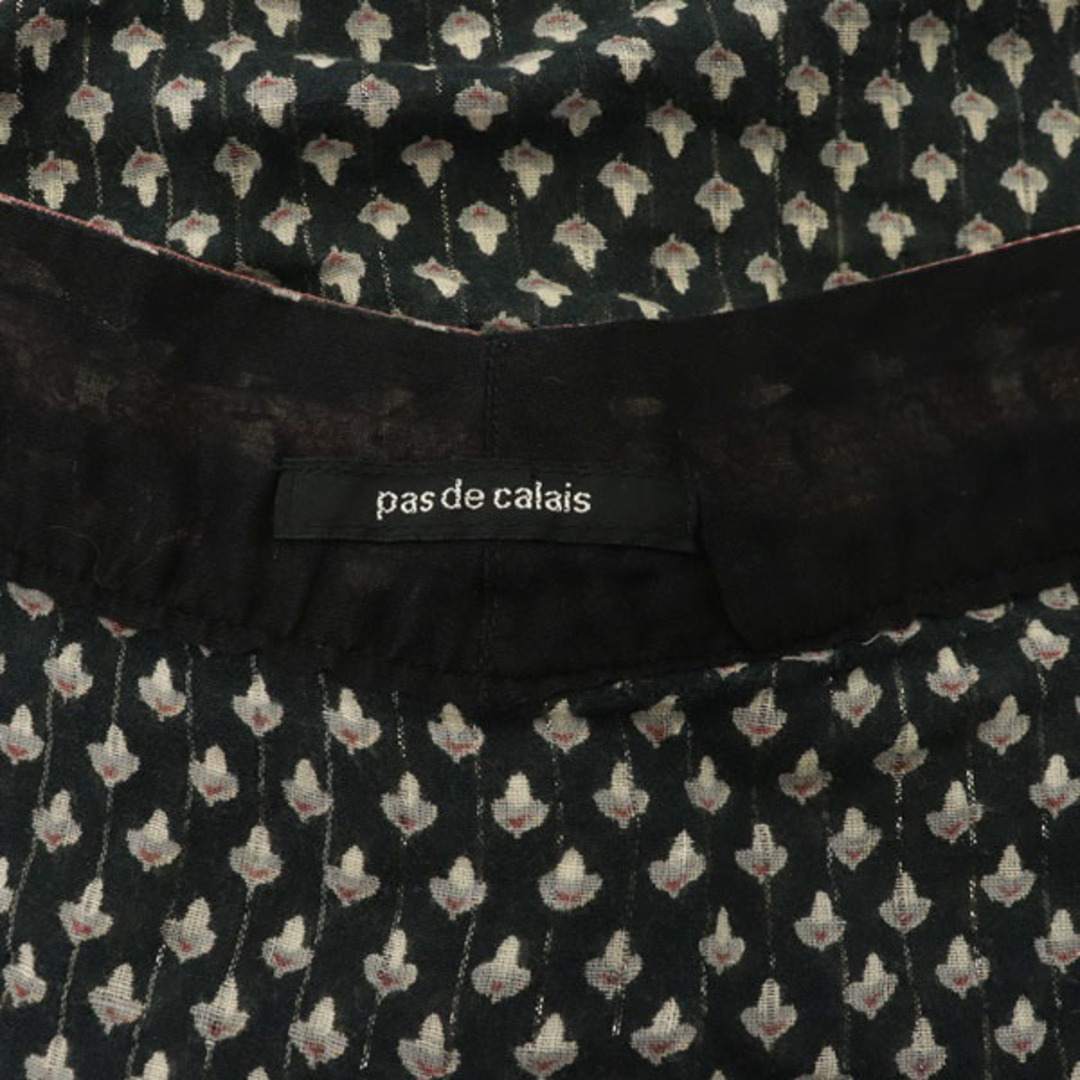 pas de calais(パドカレ)のパドカレ pas de calais ブラウス ノースリーブ プルオーバー 総柄 レディースのトップス(キャミソール)の商品写真