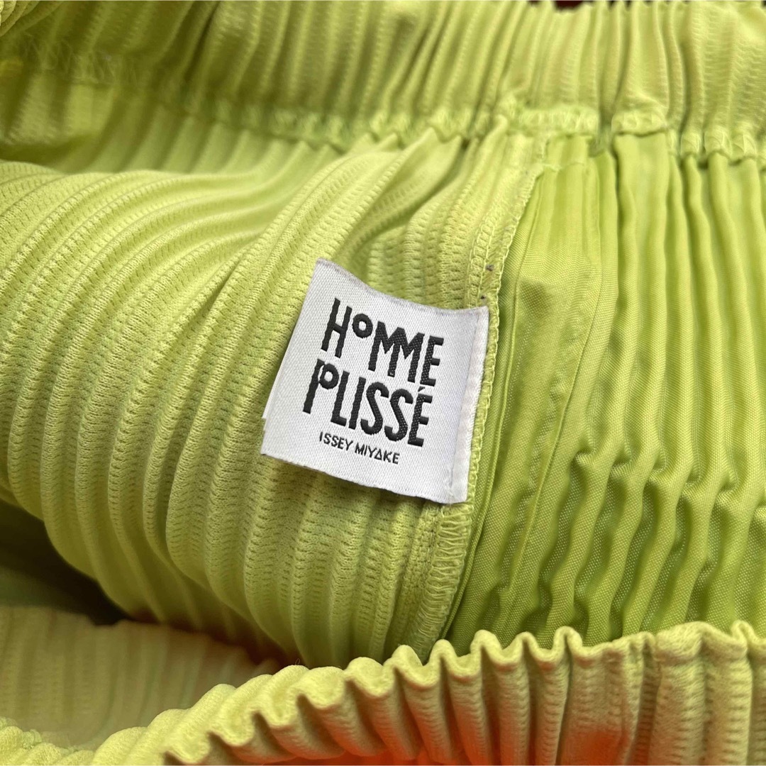 PLEATS PLEASE ISSEY MIYAKE(プリーツプリーズイッセイミヤケ)のHOMME PLISSE オム プリッセ イッセイ ミヤケ イエロー メンズのパンツ(その他)の商品写真