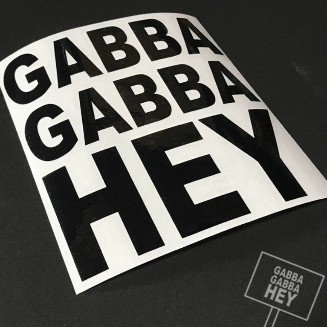 屋外対応 デカイステッカー"GABBA GABBA HEY"(ブラック) 自動車/バイクの自動車(車外アクセサリ)の商品写真
