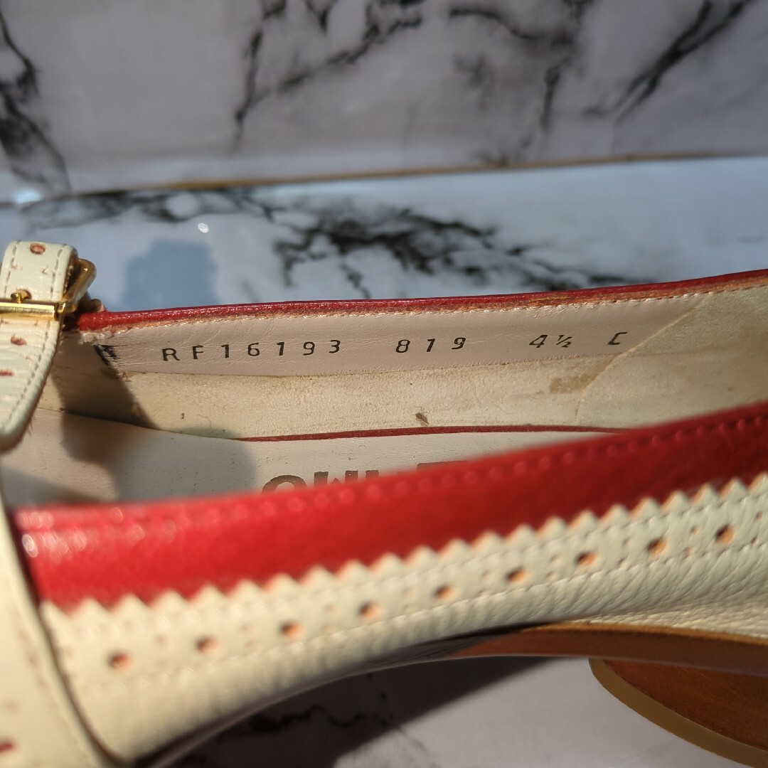 Salvatore Ferragamo(サルヴァトーレフェラガモ)の[ほぼ新品]SALVATORE FERRAGAMO☆レザー☆22cm☆バイカラー レディースの靴/シューズ(ハイヒール/パンプス)の商品写真