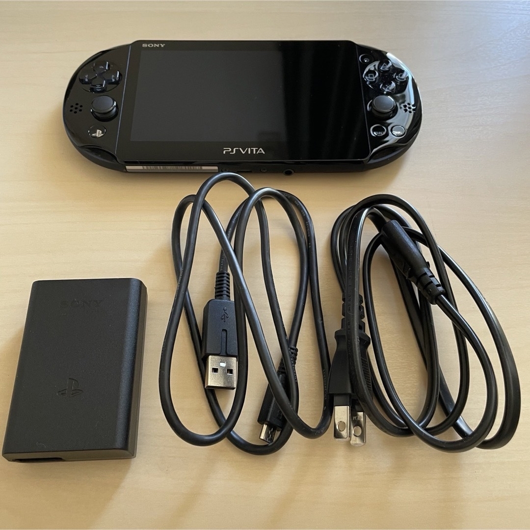 PlayStation Vita(プレイステーションヴィータ)のSONY PlayStationVITA 本体  PCH-2000 ZA11 エンタメ/ホビーのゲームソフト/ゲーム機本体(携帯用ゲーム機本体)の商品写真