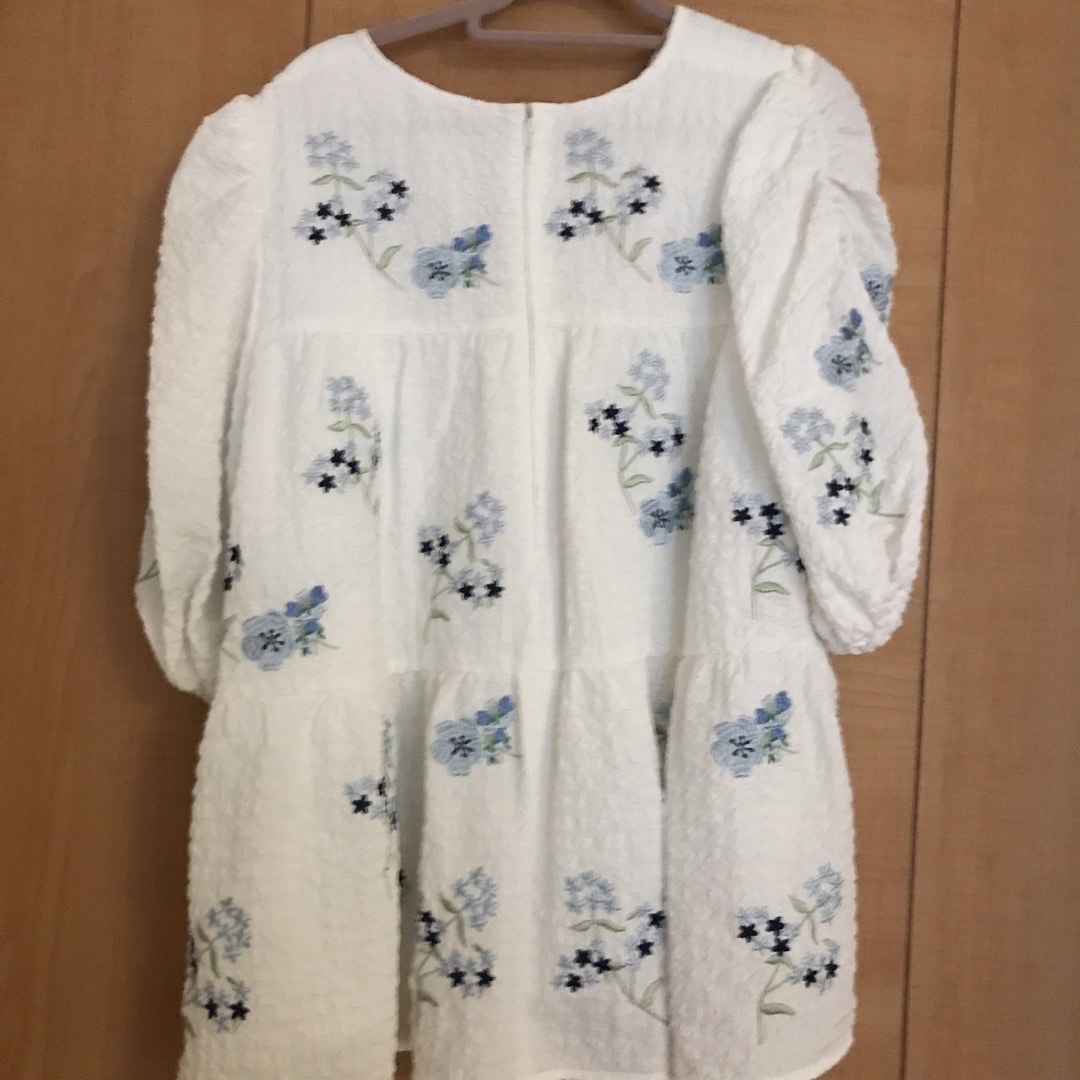 ジャガード刺繍トップス ホワイト ジャガード刺繍トップス ホワイト