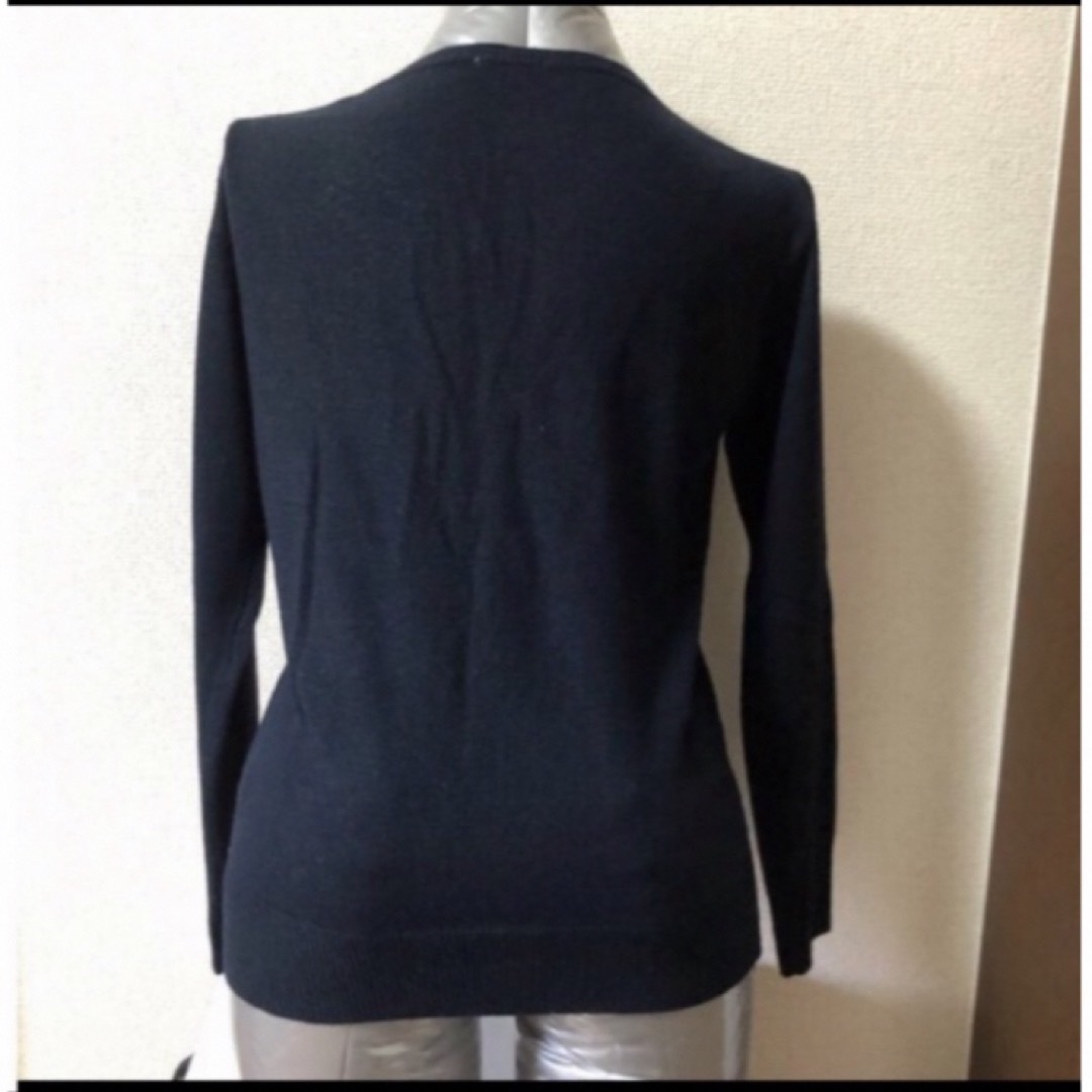 GU(ジーユー)のgu Ｖネックニットネイビー　XSサイズ　紺色　長袖セーター レディースのトップス(ニット/セーター)の商品写真