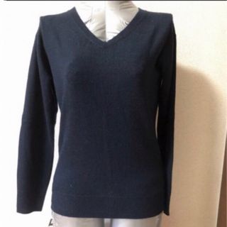 ジーユー(GU)のgu Ｖネックニットネイビー　XSサイズ　紺色　長袖セーター(ニット/セーター)