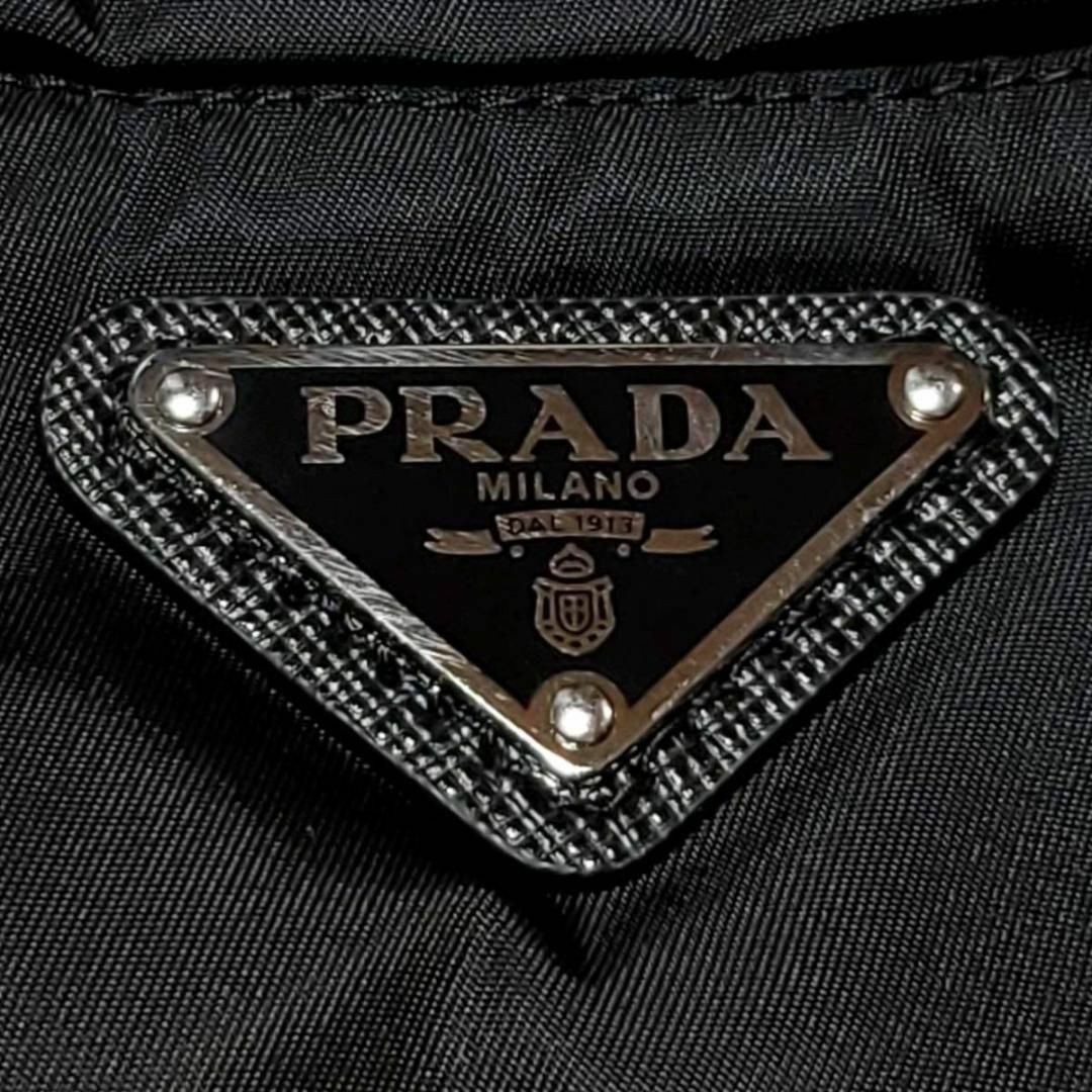 PRADA(プラダ)の数回使用 M プラダ ナイロン ジップアップ パーカー 黒 三角プレート フード メンズのトップス(パーカー)の商品写真