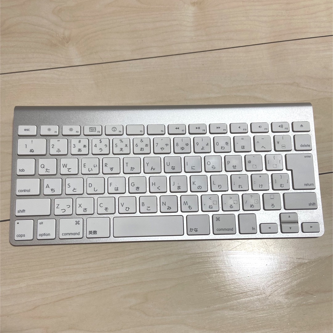 Apple(アップル)のApple wireless keyboard A1314   スマホ/家電/カメラのPC/タブレット(PC周辺機器)の商品写真