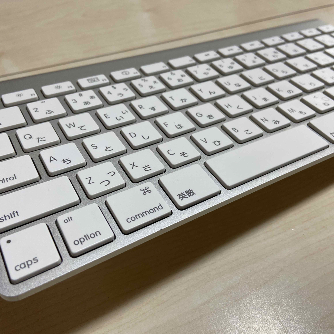 Apple(アップル)のApple wireless keyboard A1314   スマホ/家電/カメラのPC/タブレット(PC周辺機器)の商品写真