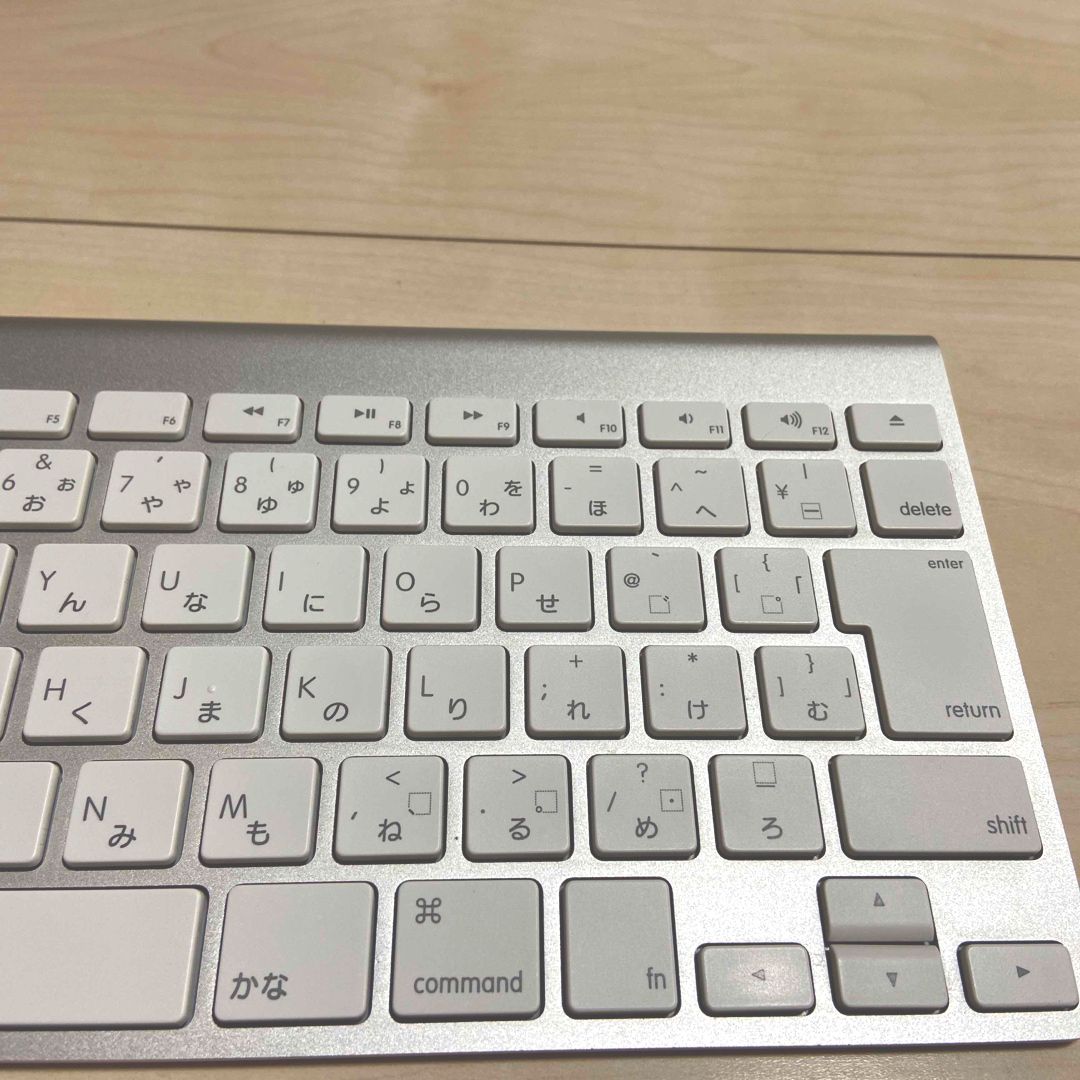 Apple(アップル)のApple wireless keyboard A1314   スマホ/家電/カメラのPC/タブレット(PC周辺機器)の商品写真