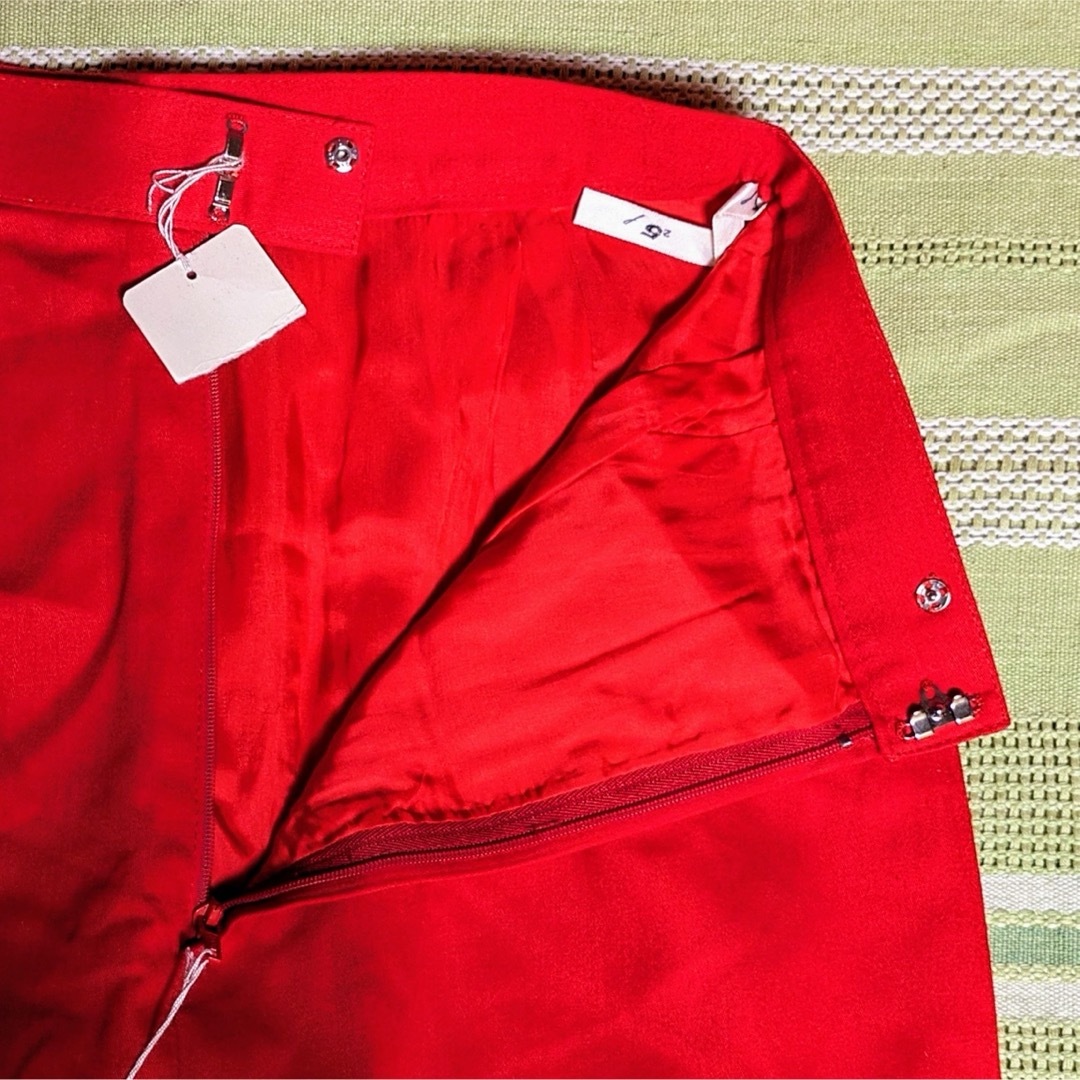 VINTAGE(ヴィンテージ)の美品 昭和レトロ コルサージュ ミディ丈 タイトスカート 7号 赤 レッド 膝丈 レディースのスカート(ひざ丈スカート)の商品写真