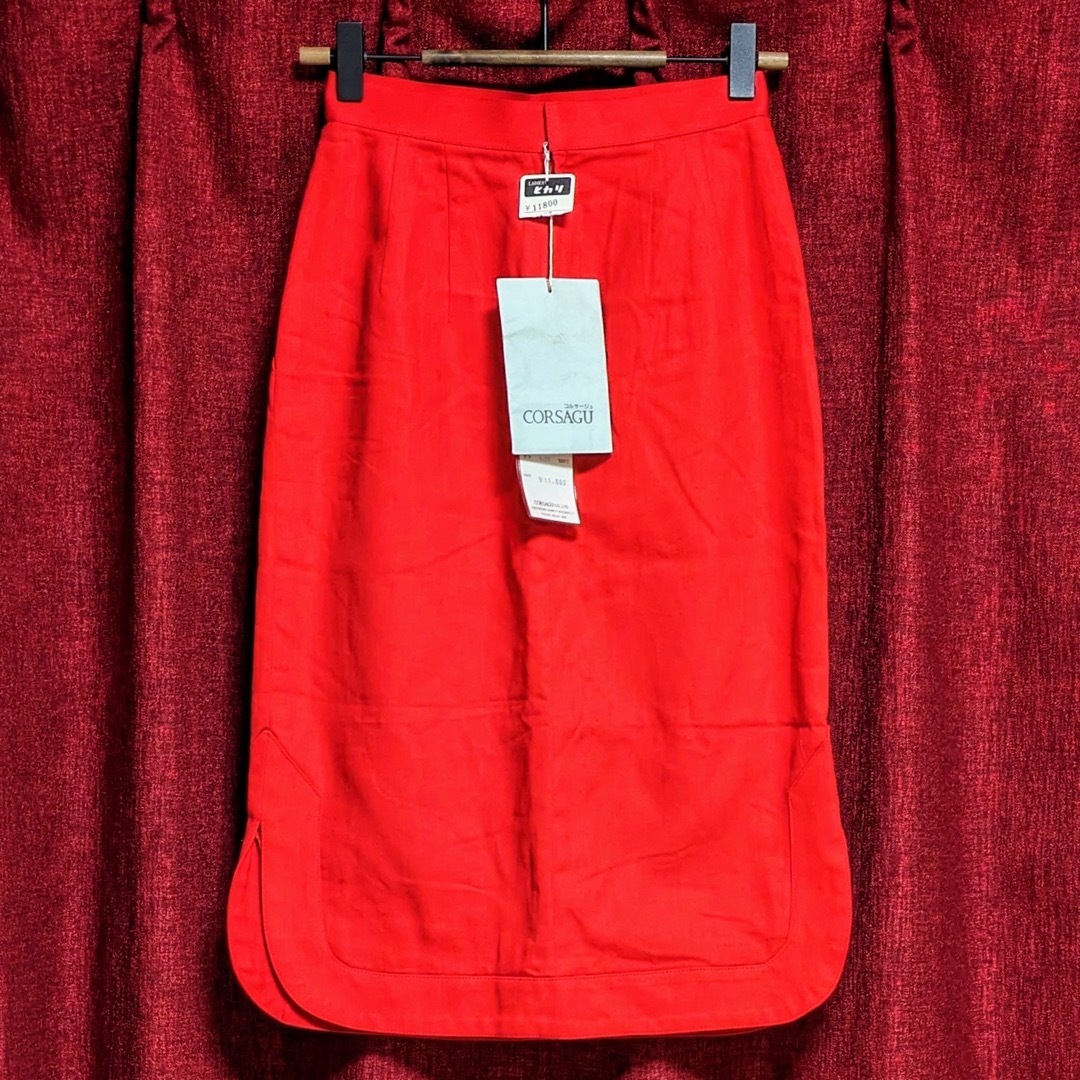 VINTAGE(ヴィンテージ)の美品 昭和レトロ コルサージュ ミディ丈 タイトスカート 7号 赤 レッド 膝丈 レディースのスカート(ひざ丈スカート)の商品写真