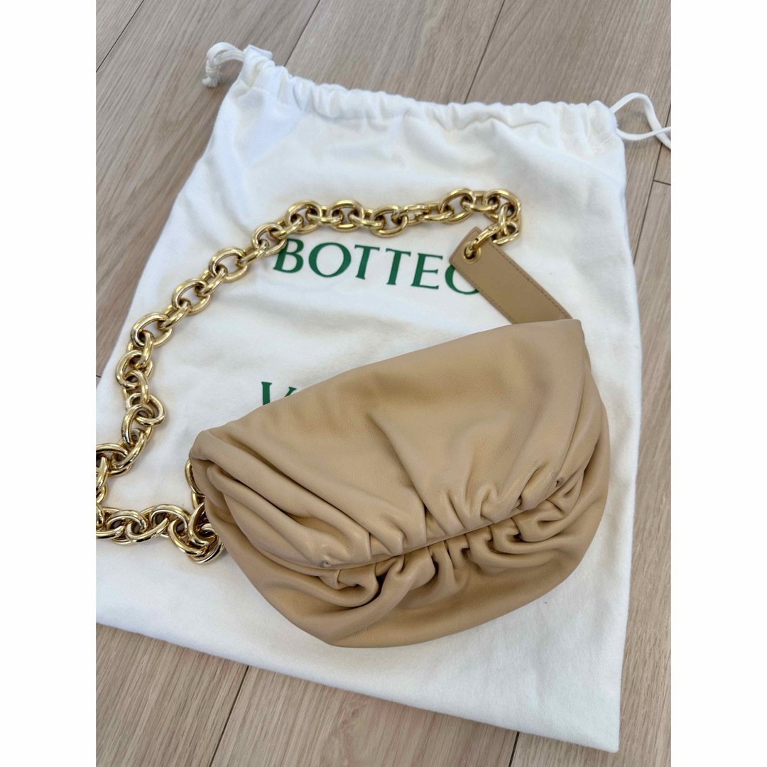 Bottega Veneta(ボッテガヴェネタ)のボッテガヴェネタ　BOTTEGA ミニザポーチ　チェーン レディースのバッグ(ショルダーバッグ)の商品写真