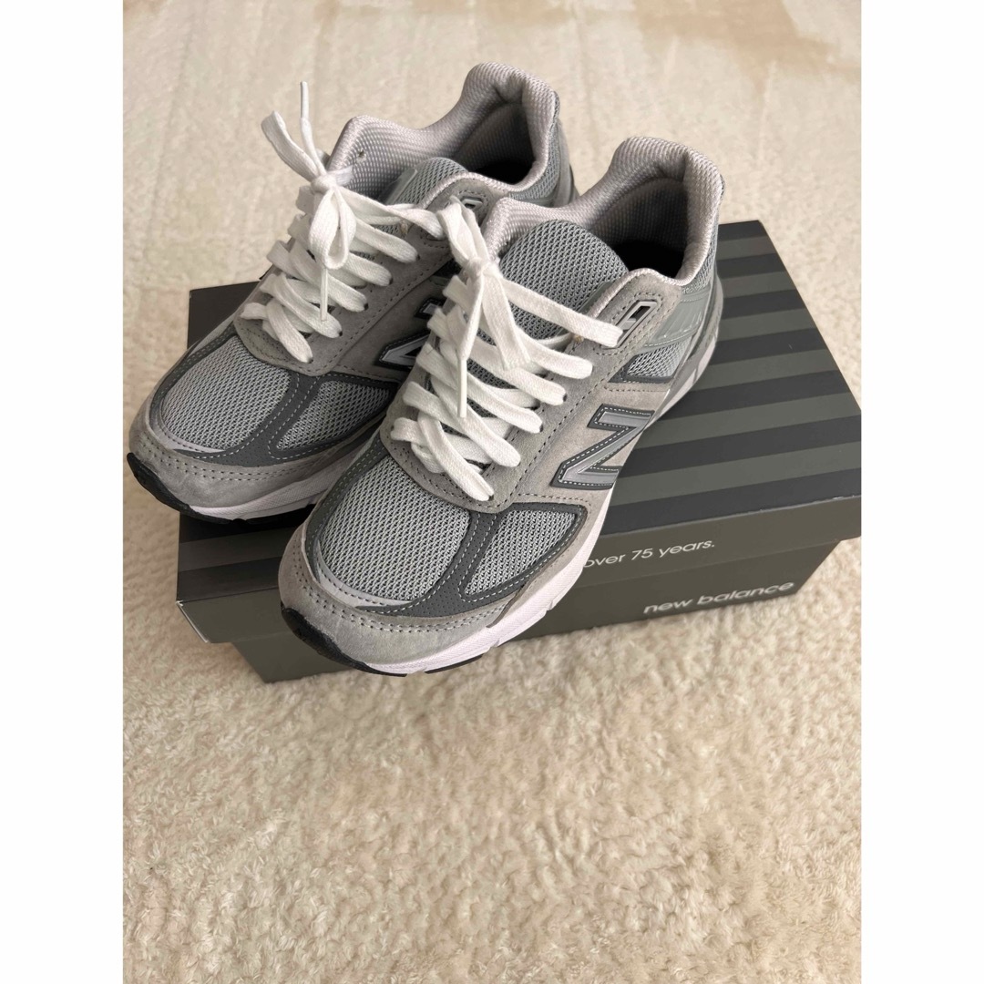 New Balance(ニューバランス)の超美品♡ NewBalance 990 v5 Grey ♡ レディースの靴/シューズ(スニーカー)の商品写真