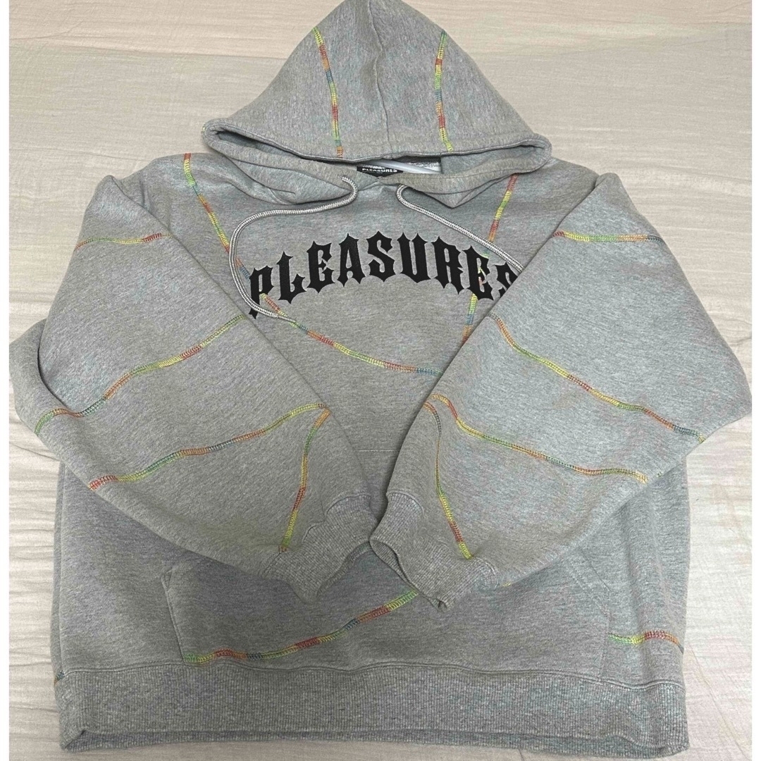 PLEASURES(プレジャー)のpleasures ステッチフーディー　美品 メンズのトップス(パーカー)の商品写真