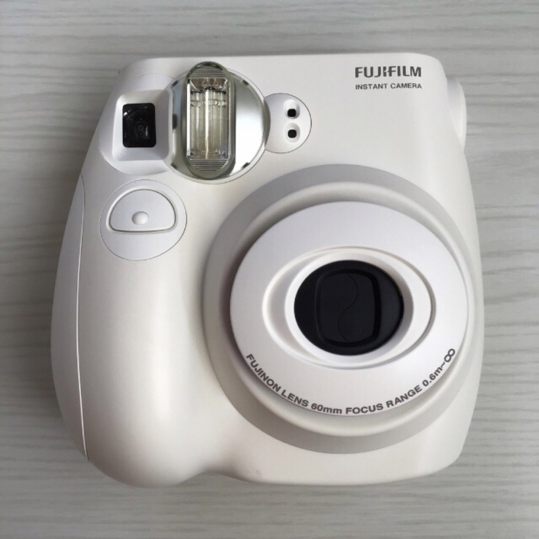 富士フイルム(フジフイルム)の♣︎専用です。フジフィルム INSTAX mini 7S チェキ ホワイト  スマホ/家電/カメラのカメラ(フィルムカメラ)の商品写真