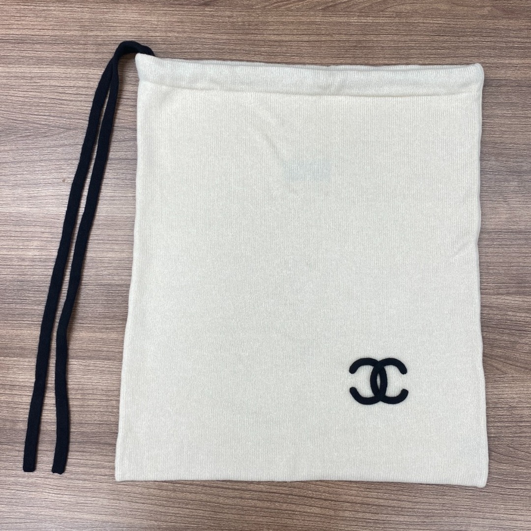 CHANEL(シャネル)の[USED/中古]CHANEL シャネル その他小物 巾着 ココマーク ベージュ ニット素材 ベージュ 中古 tdc-000526-4c レディースのファッション小物(その他)の商品写真