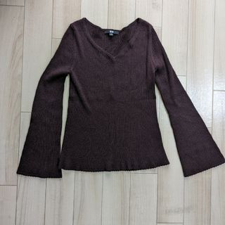 ユニクロ(UNIQLO)のユニクロ ニット セーター ムラサキ(ニット/セーター)