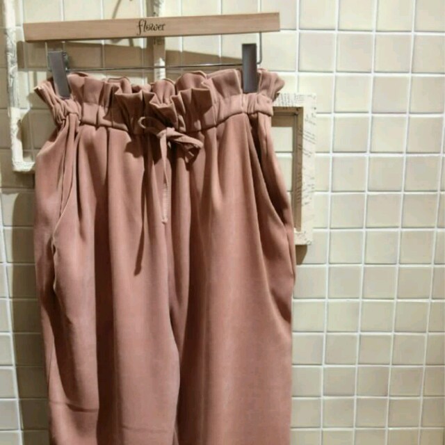 flower(フラワー)のbasic tapered pants レディースのパンツ(カジュアルパンツ)の商品写真