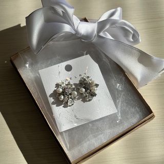 SWAROVSKI - 新品 スワロフスキービジュー イヤリング