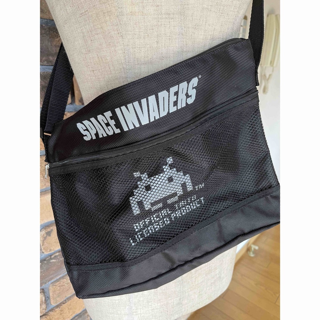 USED スペースインベーダーズ　サコッシュ メンズのバッグ(ショルダーバッグ)の商品写真