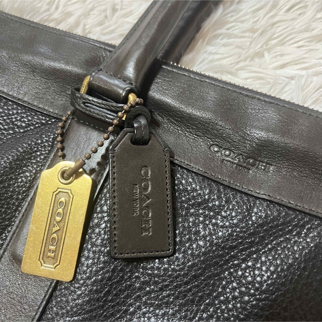 COACH(コーチ)の【美品】コーチ　トートバッグ　70477 ブラック　本革　ビジネスバッグ　黒 メンズのバッグ(トートバッグ)の商品写真