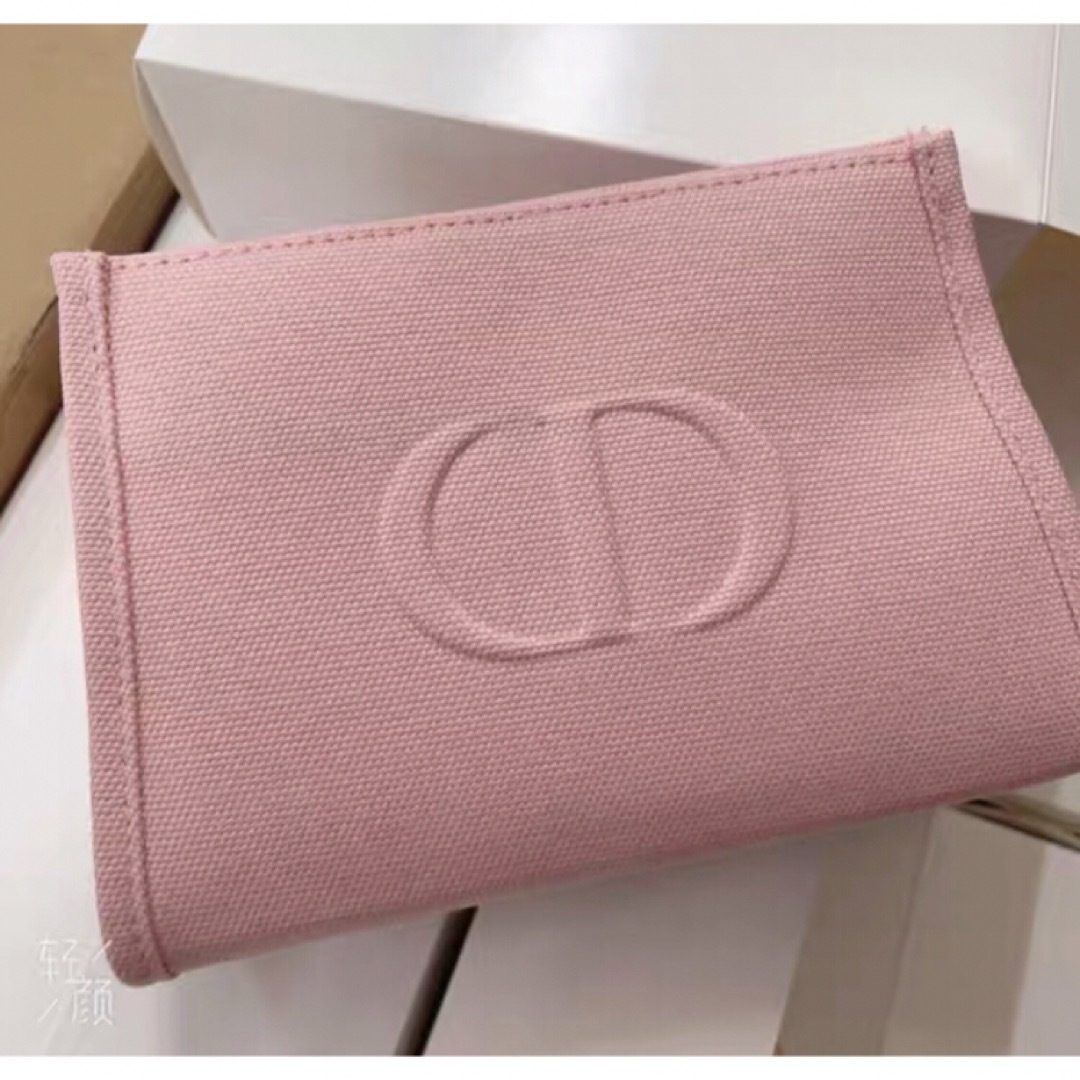 Christian Dior(クリスチャンディオール)の新品未使用　ディオール   スクエア　ポーチ　ピンク　DIOR レディースのファッション小物(ポーチ)の商品写真