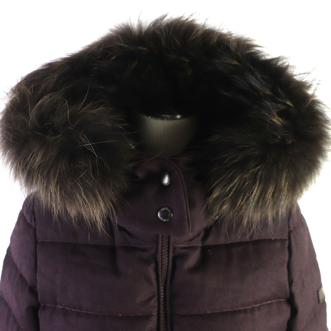 TATRAS(タトラス)の極美品▼TATRAS タトラス 19AW LTA19A4571 LAVIANA ラビアナ ウール100% ラクーンファー・フード・ロゴワッペン付き ダウンコート パープル 3 正規品 レディース レディースのジャケット/アウター(ダウンコート)の商品写真