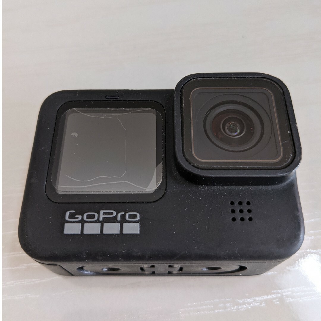 GoPro(ゴープロ)のGo pro hero black 9保護シールつき 予備バッテリー3つ スマホ/家電/カメラのカメラ(ビデオカメラ)の商品写真