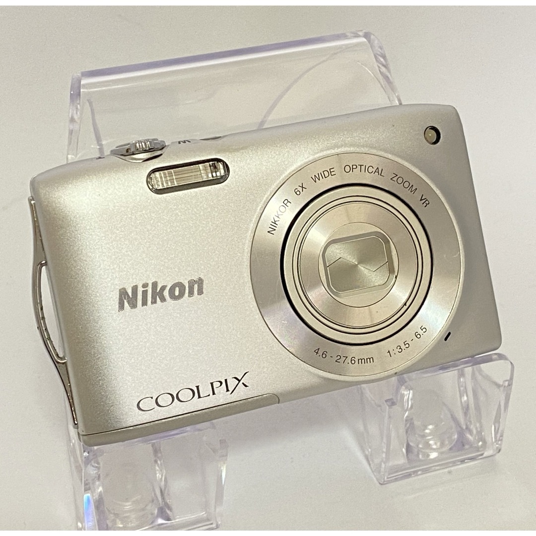Nikon(ニコン)のNikon coolpix S3300 ニコン　デジカメ　SDカード付【4GB】 スマホ/家電/カメラのカメラ(コンパクトデジタルカメラ)の商品写真