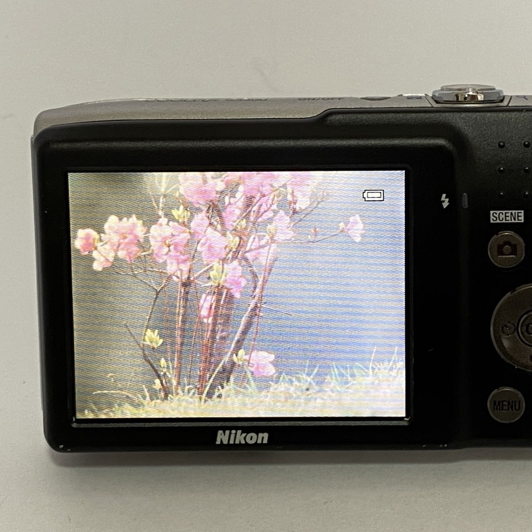 Nikon(ニコン)のNikon coolpix S3300 ニコン　デジカメ　SDカード付【4GB】 スマホ/家電/カメラのカメラ(コンパクトデジタルカメラ)の商品写真