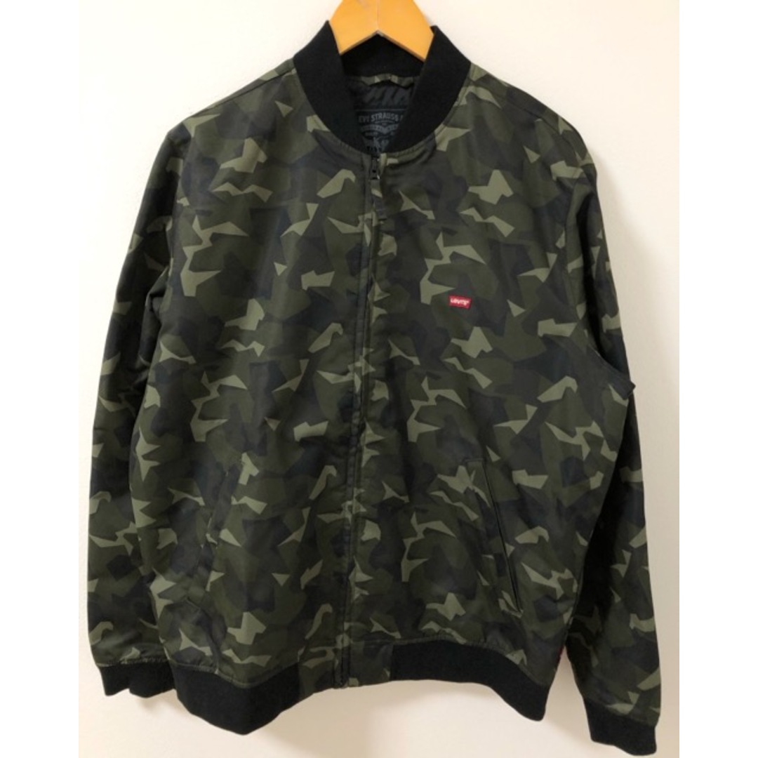 Levi's(リーバイス)のLevi’ｓ（リーバイス）23594-0022　カモフラ柄　ミニパッチ　袖プリント　ジップアップ　ブルゾン【E2894-007】 メンズのジャケット/アウター(ブルゾン)の商品写真