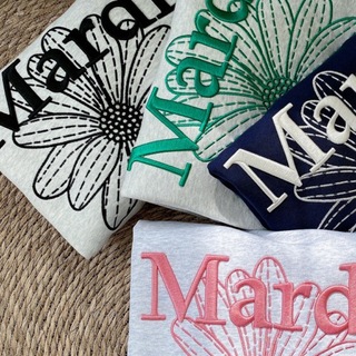  大人気刺繍でデザインされたMardi Mercrediロゴのスウェット(トレーナー/スウェット)