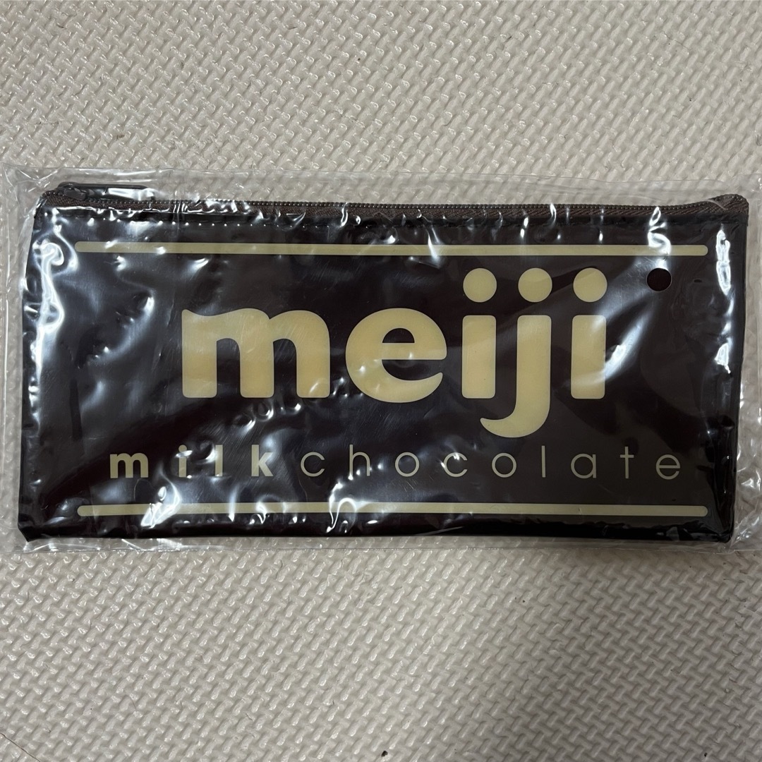 明治(メイジ)の新品⭐︎meiji ミルクチョコレート　ペンケース　ポーチ インテリア/住まい/日用品の文房具(ペンケース/筆箱)の商品写真