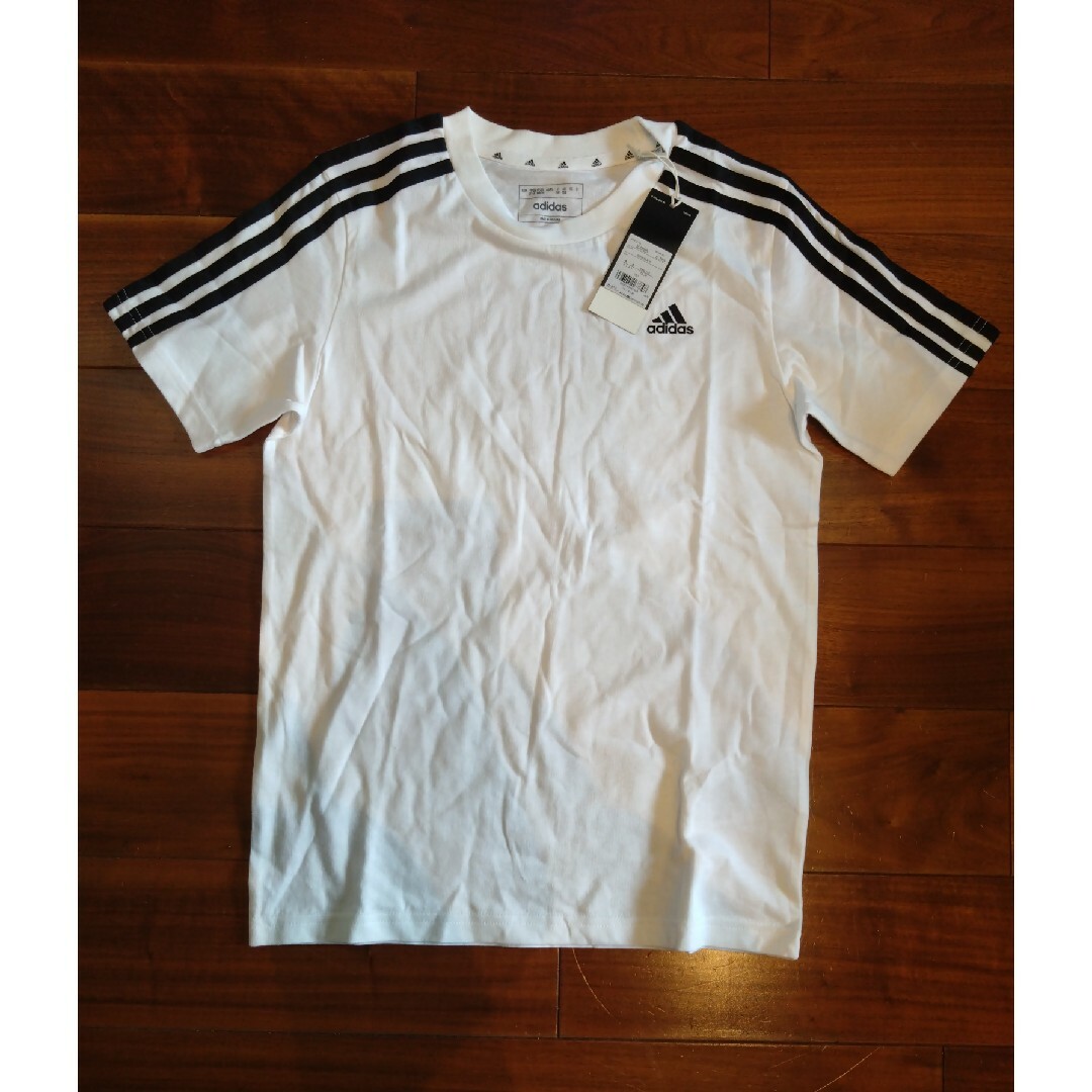 adidas(アディダス)の【新品】adidas Tシャツ150 スポーツ/アウトドアのサッカー/フットサル(ウェア)の商品写真