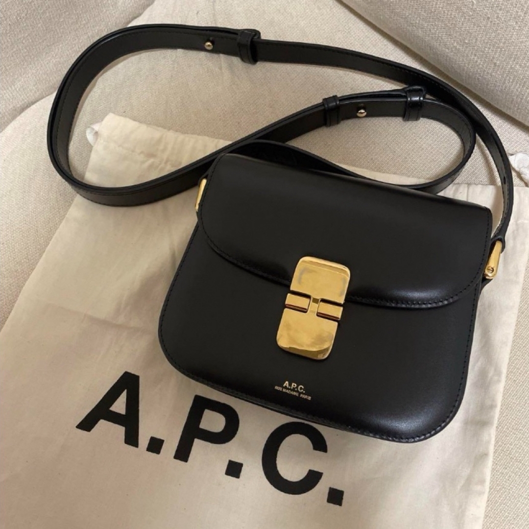 A.P.C(アーペーセー)のA.P.C.　アーペーセー  grace mini  ショルダーバッグ　ブラック レディースのバッグ(ショルダーバッグ)の商品写真