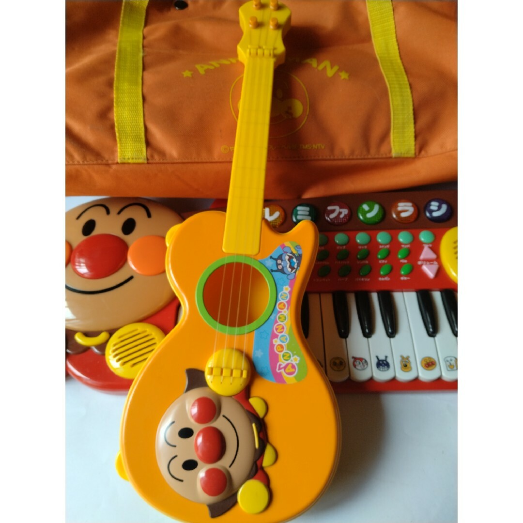 アンパンマン　キーボード　ギター キッズ/ベビー/マタニティのおもちゃ(楽器のおもちゃ)の商品写真
