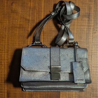 ミュウミュウ(miumiu)のmiu miu　ミュウミュウ　ショルダーバッグ　シルバー　PRADA　プラダ(ショルダーバッグ)