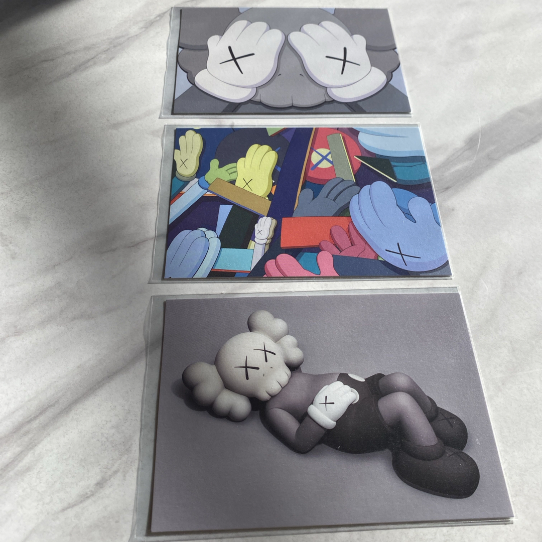 kaws ポストカード　Tokyo first 3枚セット エンタメ/ホビーの声優グッズ(写真/ポストカード)の商品写真