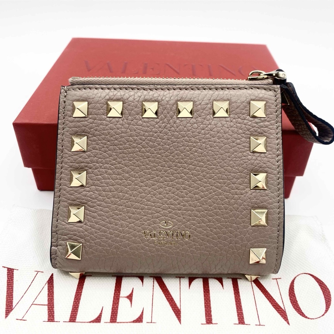 VALENTINO(ヴァレンティノ)の新品未使用！送料込み★VALENTINO★二つ折り財布 ロックスタッズ レディースのファッション小物(財布)の商品写真