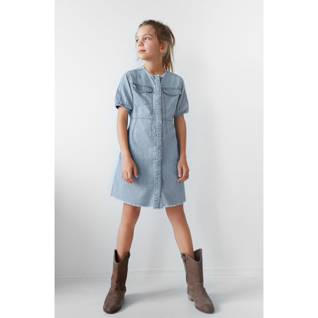 ZARA KIDS(ザラキッズ)のZARA キッズ　ワンピース　デニムワンピース　128 キッズ/ベビー/マタニティのキッズ服女の子用(90cm~)(ワンピース)の商品写真