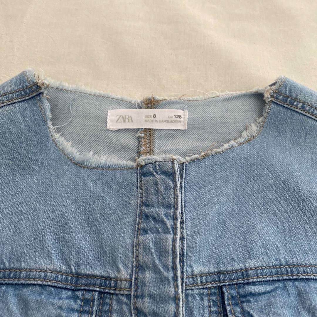 ZARA KIDS(ザラキッズ)のZARA キッズ　ワンピース　デニムワンピース　128 キッズ/ベビー/マタニティのキッズ服女の子用(90cm~)(ワンピース)の商品写真